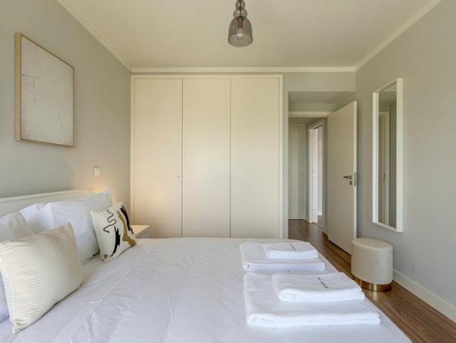 Apartamento alugar em Capuchos, Almada