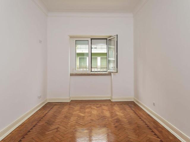 Apartamento alugar em Bairro de São Miguel, Lisboa