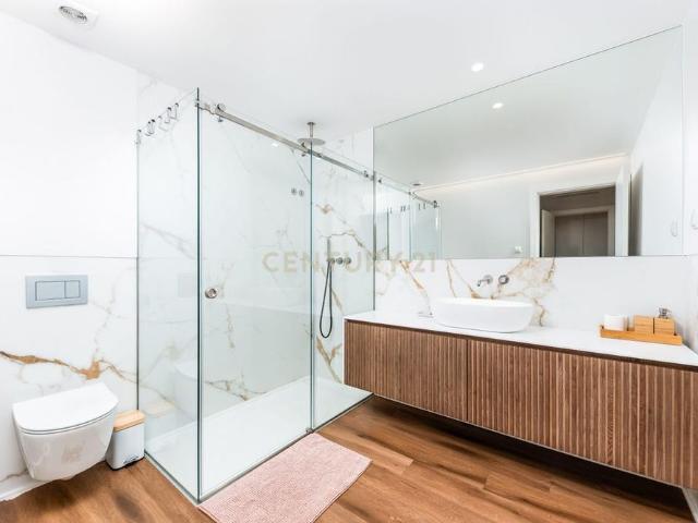 Apartamento alugar em Bairro 18 de Maio, Oeiras