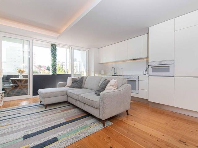 Apartamento alugar em Bairro de Santa Cruz de Benfica, Lisboa