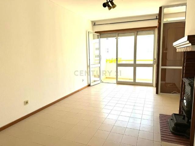 Apartamento alugar em Santo António da Caparica, Almada