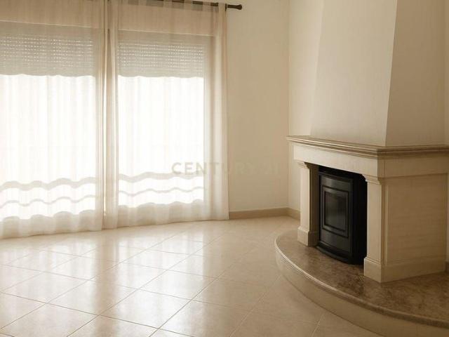 Apartamento alugar em Núcleo Urbano Histórico de Queijas, Oeiras