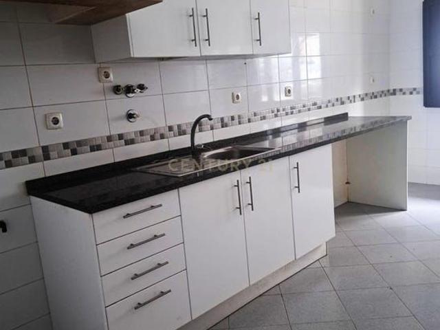Apartamento alugar em Via Rara, Santiago Dos Velhos