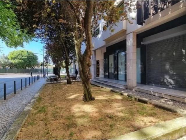 Ponto Comercial alugar em Lumiar, Ameixoeira