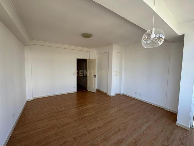 Apartamento alugar em Nova Oeiras, Oeiras