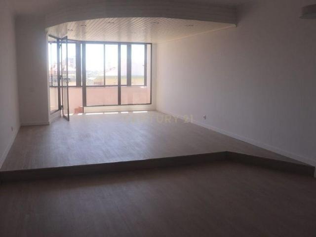 Apartamento alugar em Nova Oeiras, Oeiras