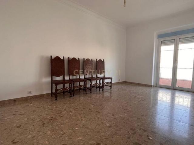 Apartamento alugar em Santiago Dos Velhos, Lisboa