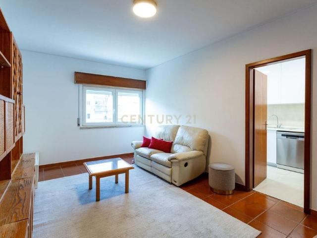 Apartamento alugar em Santiago Dos Velhos, Lisboa