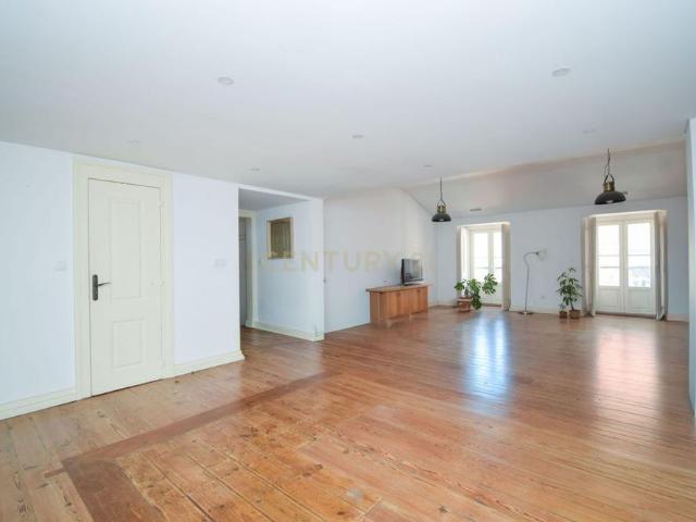 Apartamento alugar em Estrela, Lisboa