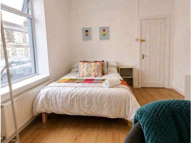Room for rent in Falcon Lodge, Wales