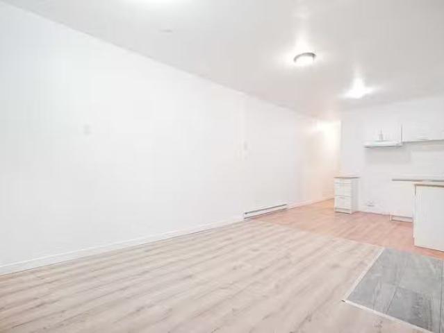 Condo for rent in St. Leonard's, Quebec