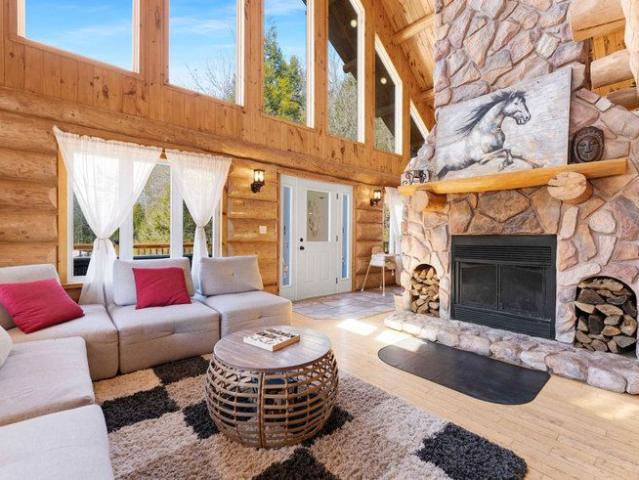 Apartment for rent in Les Collines-de-l'outaouais, Quebec