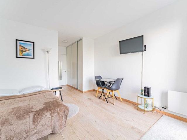Studio location à Nanterre, Courbevoie