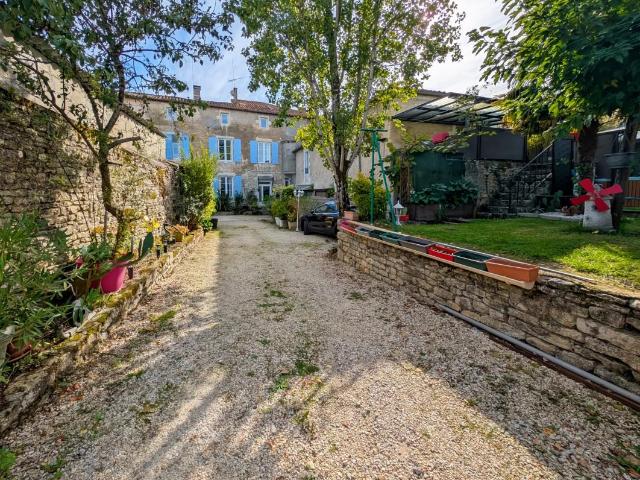 Villa vente à Confolens, Ruffec