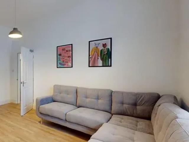 House for rent in Elm Park, Calderstones