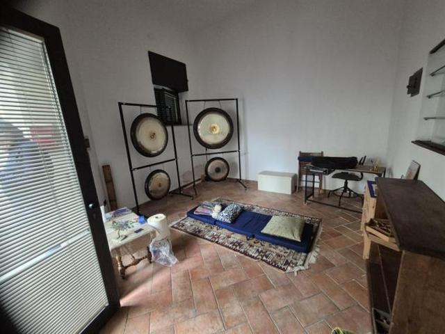 Locale Commerciale in vendita a Unione di Comuni Valdarno e Valdisieve, Rufina