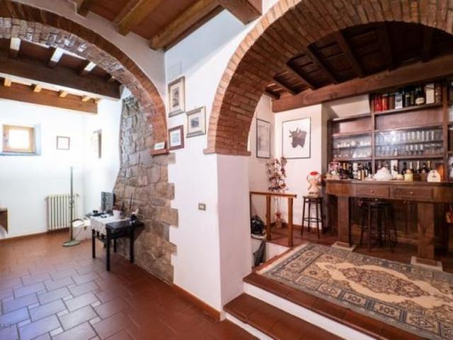 Locale Commerciale in vendita a Unione di Comuni Valdarno e Valdisieve, Rufina