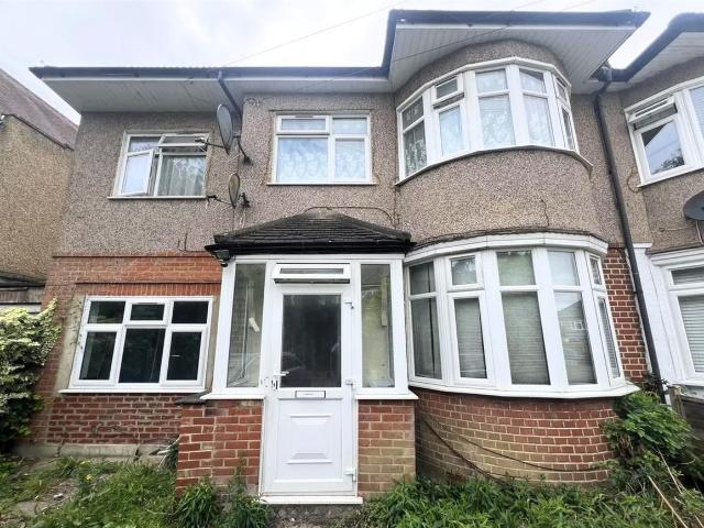 Studio for rent in Wealdstone, Greater London