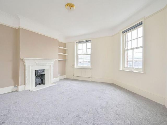 Apartment for rent in West Kensington, Greater London