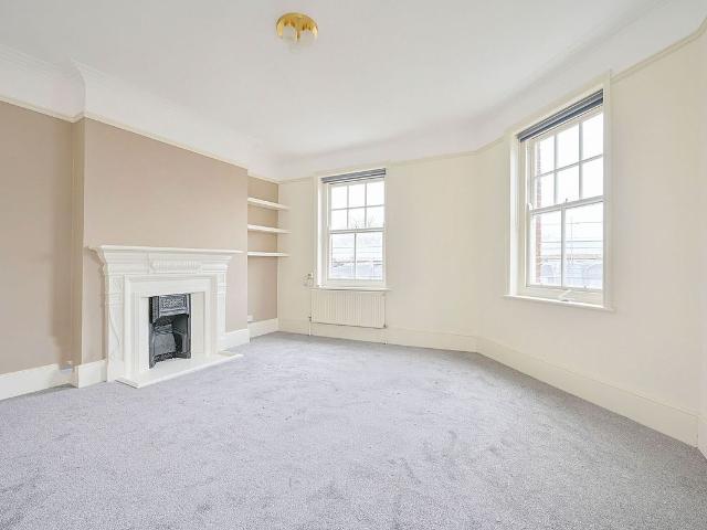Apartment for rent in West Kensington, Greater London