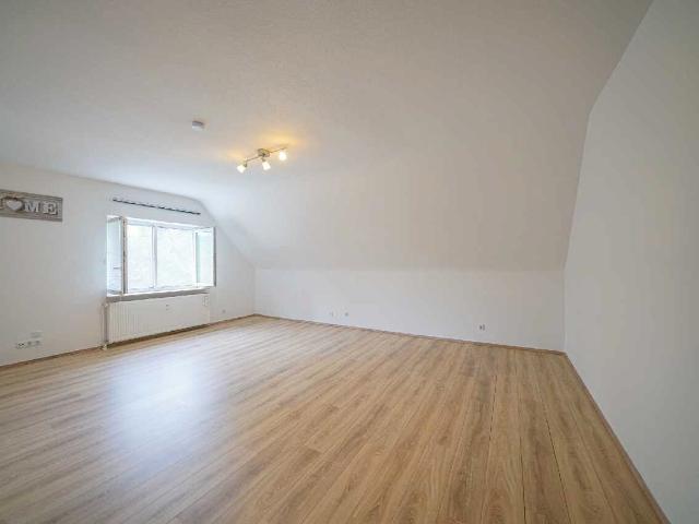 Dachgeschosswohnung mieten in Tiefenbroich, Ratingen
