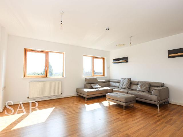 Apartment for rent in London Borough of Ealing, Greenford