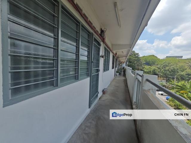 Flat for sale in Malaka