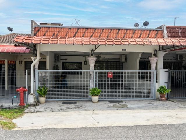 Terraced House for sale in Malaka