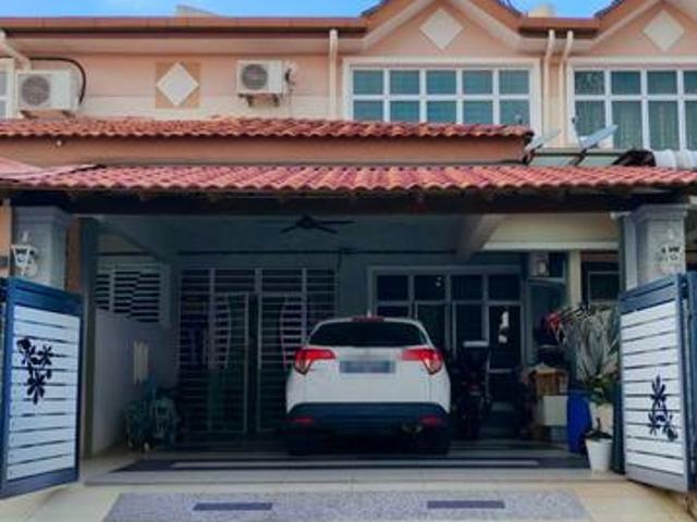Terraced House for sale in Malaka