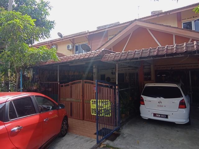 Terraced House for sale in Malaka