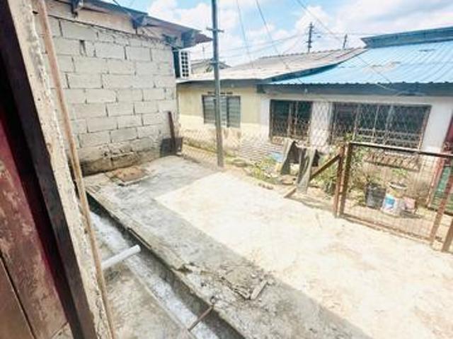 Terraced House for sale in Malaka