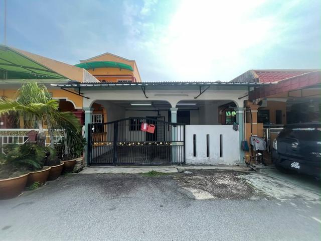 Terraced House for sale in Malaka