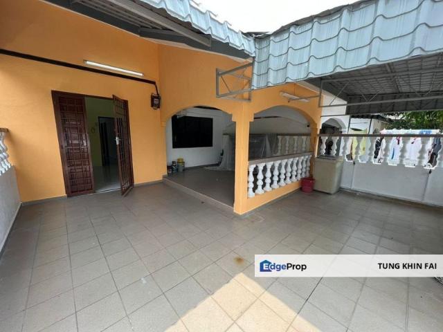 House for sale in Malaka