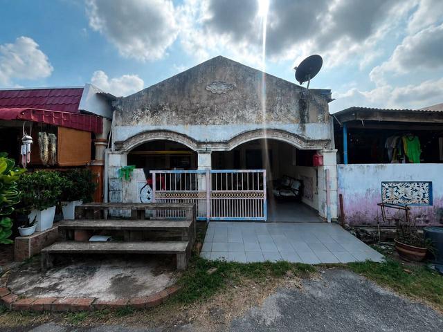 Terraced House for sale in Malaka