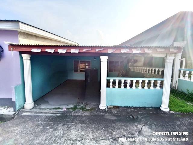 Terraced House for sale in Malaka