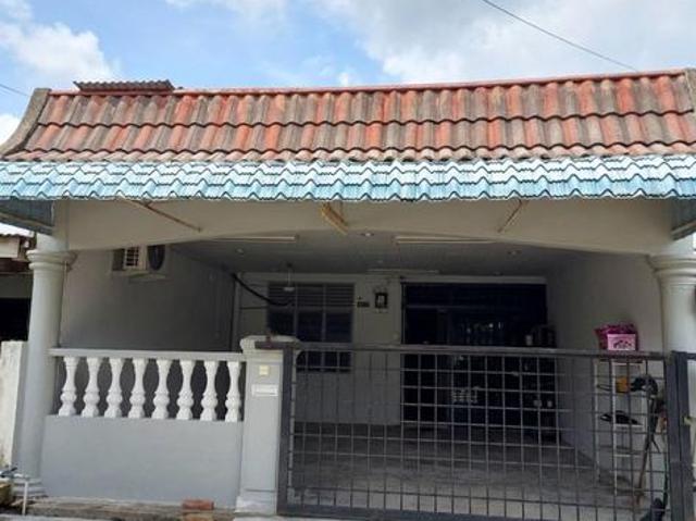 Terraced House for sale in Malaka
