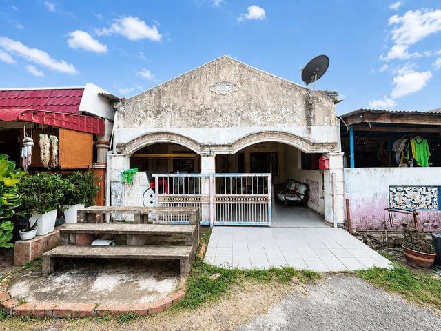 Terraced House for sale in Malaka