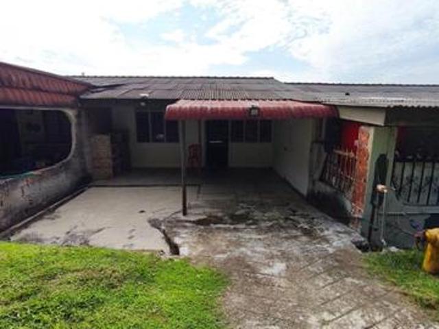Terraced House for sale in Malaka