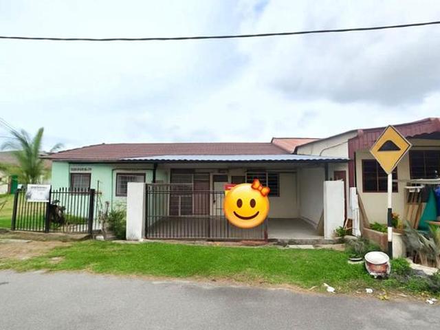 Terraced House for sale in Malaka