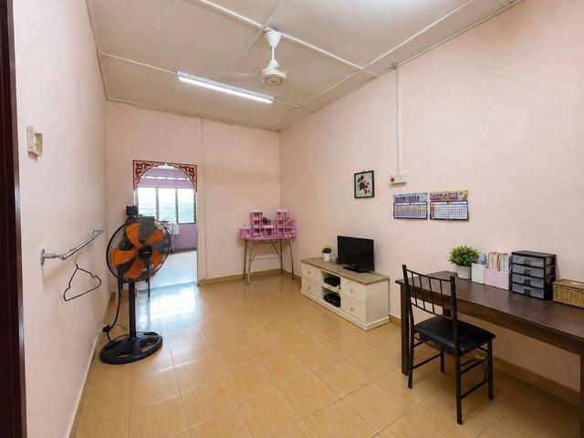 Terraced House for sale in Malaka