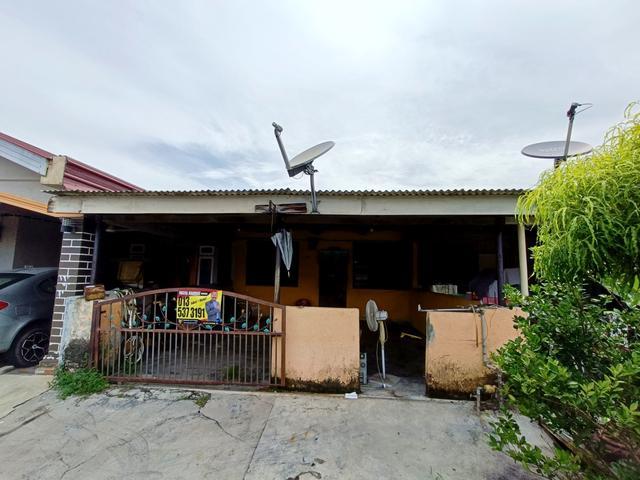 Terraced House for sale in Malaka