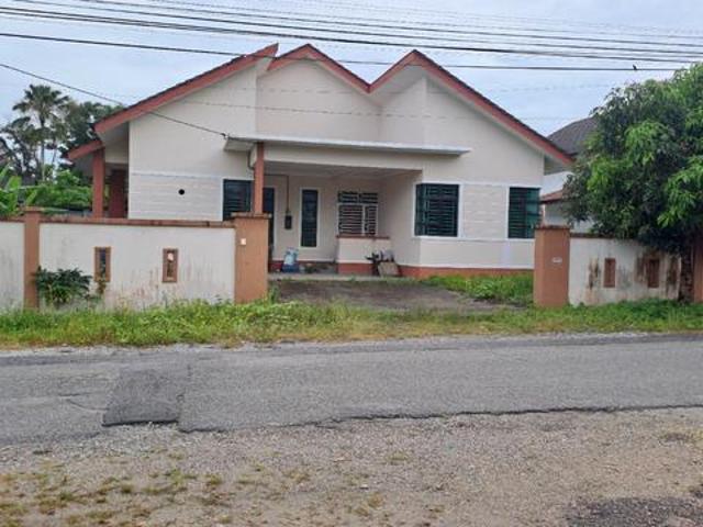 Bungalow for sale in Ayer Lanas