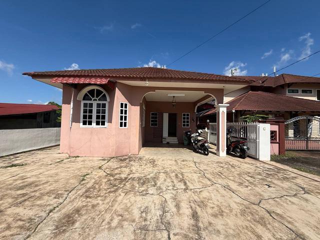 Bungalow for sale in Kota Bharu