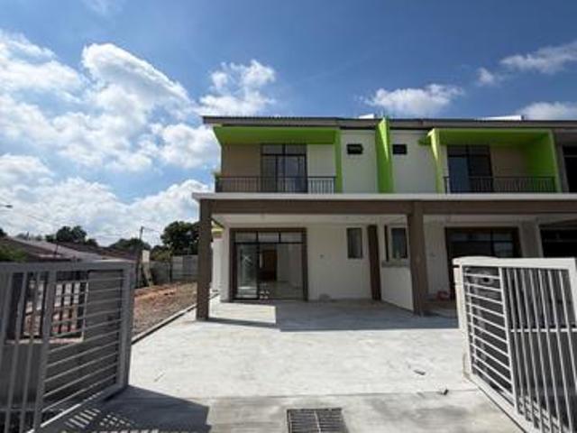 Terraced House for sale in Malaka