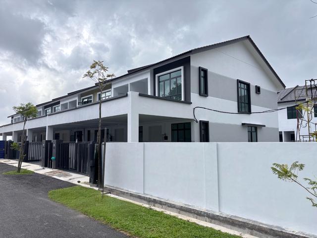 Terraced House for sale in Malaka