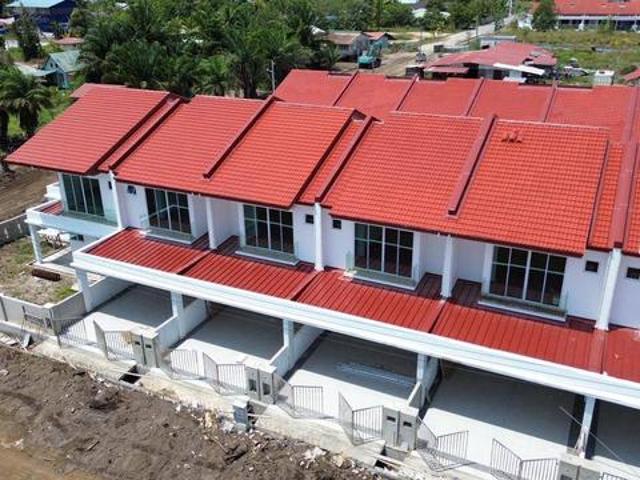 Terraced House for sale in Long Miri