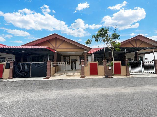 Terraced House for sale in Malaka