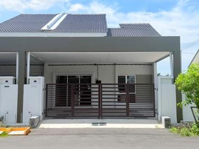 Terraced House for sale in Malaka