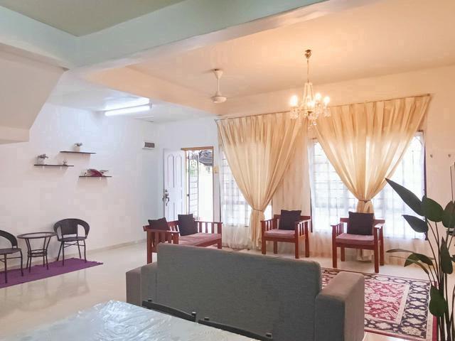 Terraced House for sale in Malaka