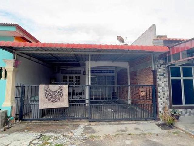 Terraced House for sale in Malaka